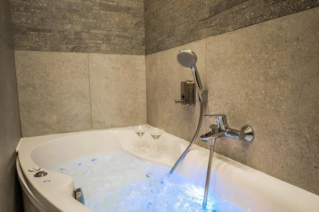 Jacuzzi Apartment By Ruterra Prague