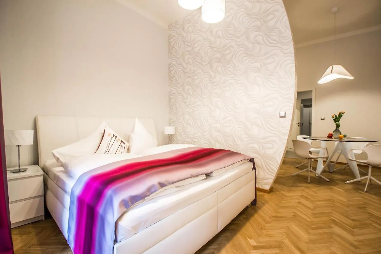Jacuzzi Apartment By Ruterra Prague Czech Republic