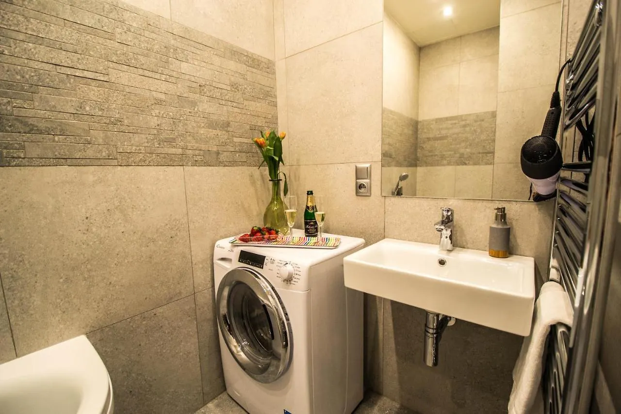 Jacuzzi Apartment By Ruterra Prag 0*,